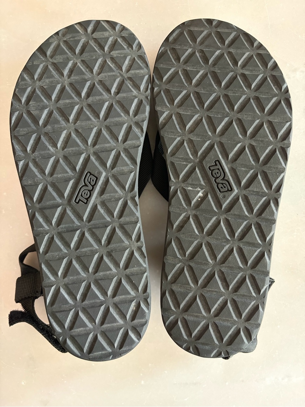 Like New Teva Women’s Black Adjustable Strap Platform Flatform Sandals sz 8 - Picture 6 of 7